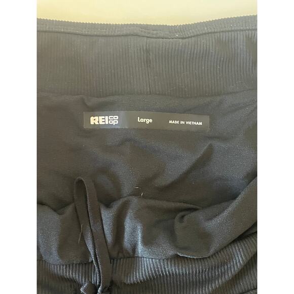 REI Co-op Active Pursuits 4.5” Shorts - Picture 4 of 7